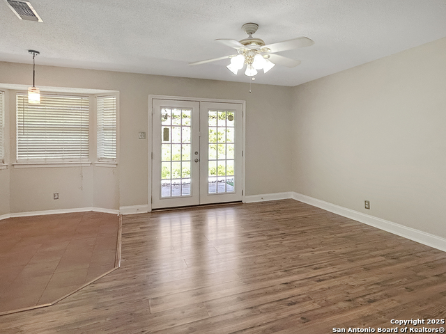 Listing photo id 6 for 331 Shin Oak