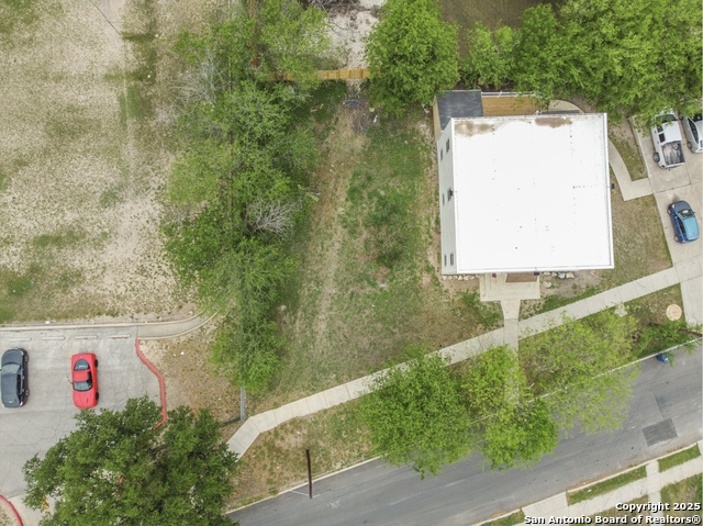 Image 3 of 10 For 746 Aransas