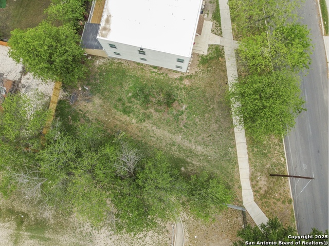 Image 4 of 10 For 746 Aransas