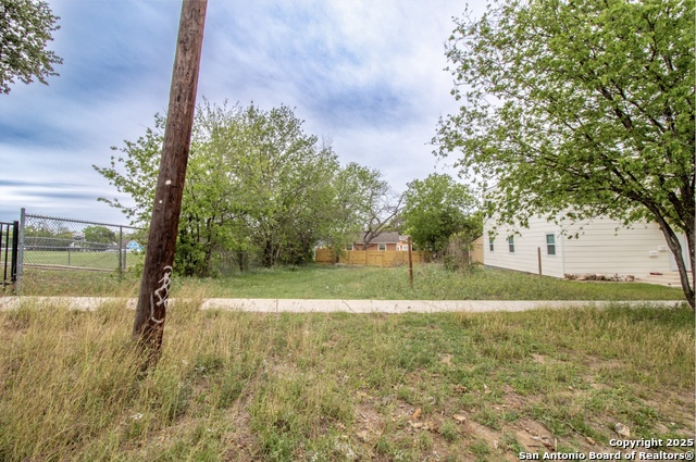 Image 7 of 10 For 746 Aransas