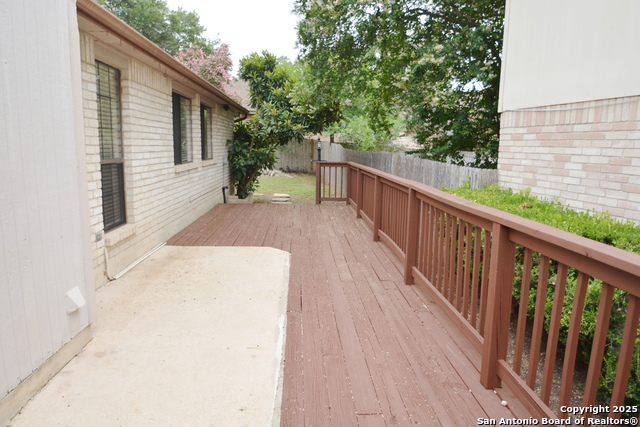 Image 16 of 18 For 1011 Hedgestone Dr