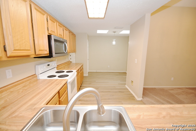 Image 3 of 18 For 1011 Hedgestone Dr