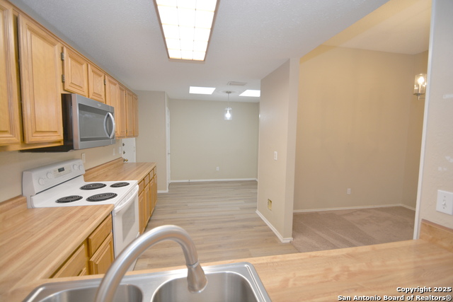 Image 4 of 18 For 1011 Hedgestone Dr