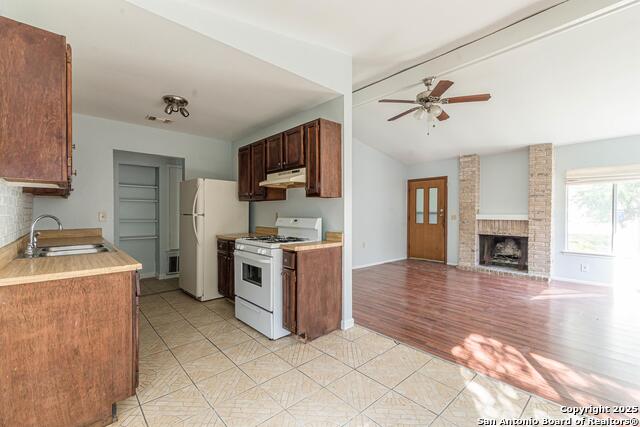 Image 6 of 31 For 16407 Spruce Leaf Street
