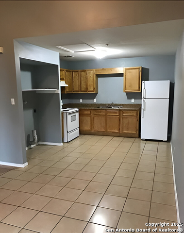 Image 3 of 10 For 7627 Windsor Oaks