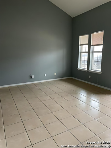 Image 5 of 10 For 7627 Windsor Oaks