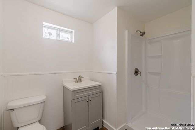 Image 8 of 13 For 2407 South New Braunfels Avenue  3