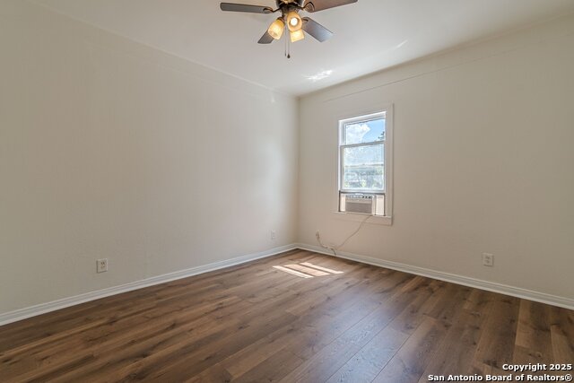 Image 12 of 19 For 2407 South New Braunfels Avenue  2