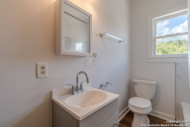 Image 13 of 19 For 2407 South New Braunfels Avenue  2