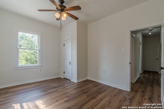 Image 16 of 19 For 2407 South New Braunfels Avenue  2