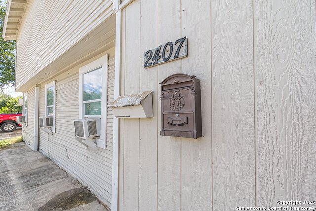 Image 18 of 19 For 2407 South New Braunfels Avenue  2