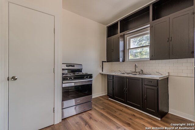 Image 6 of 19 For 2407 South New Braunfels Avenue  2