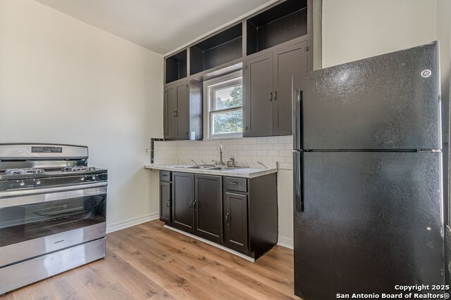 Image 7 of 19 For 2407 South New Braunfels Avenue  2