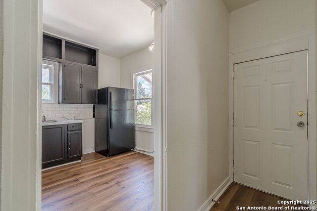 Image 9 of 19 For 2407 South New Braunfels Avenue  2