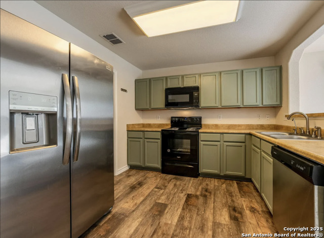 Listing photo id 3 for 8314 Deer Creek Run