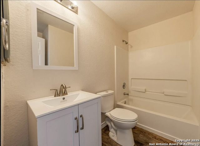 Listing photo id 7 for 8314 Deer Creek Run