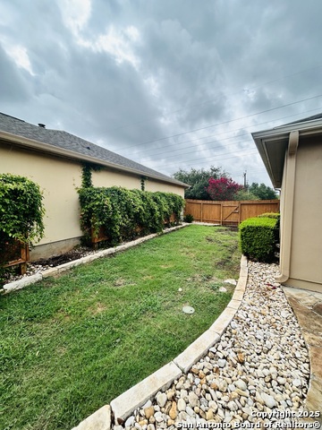 Image 19 of 21 For 6039 Royal Ridge