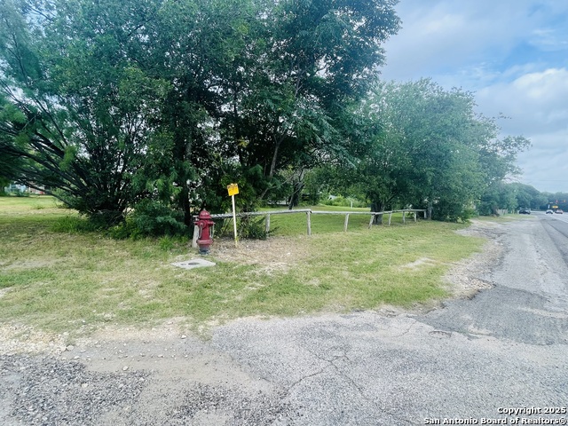 Listing photo id 0 for 20010 Fm 471
