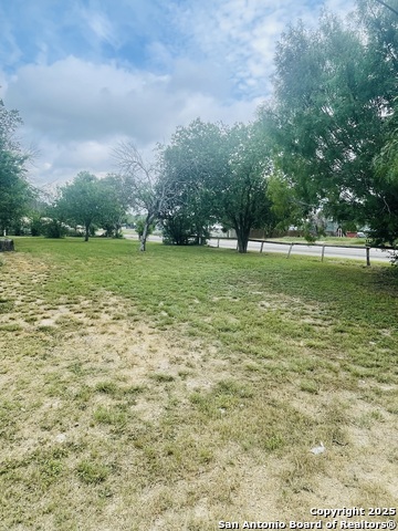 Listing photo id 1 for 20010 Fm 471