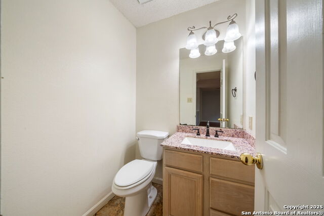 Image 14 of 31 For 17427 Sapphire Rim Drive