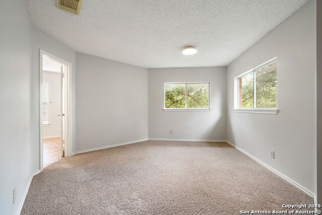 Image 18 of 31 For 17427 Sapphire Rim Drive