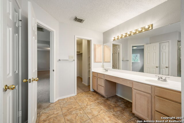 Image 19 of 31 For 17427 Sapphire Rim Drive