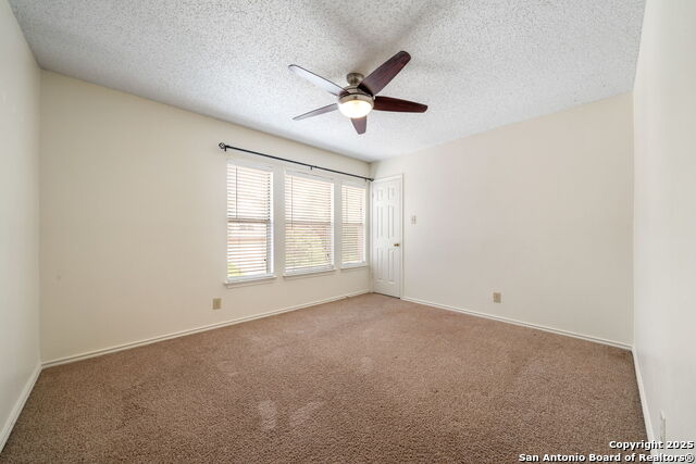 Image 22 of 31 For 17427 Sapphire Rim Drive