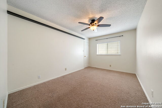 Image 24 of 31 For 17427 Sapphire Rim Drive