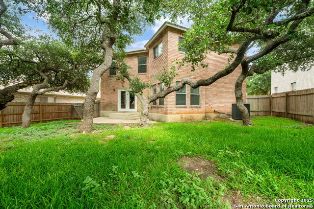 Image 28 of 31 For 17427 Sapphire Rim Drive