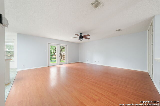 Image 4 of 31 For 17427 Sapphire Rim Drive