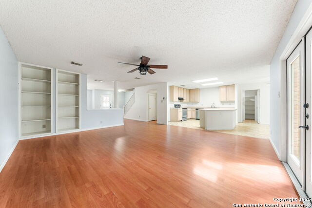Image 6 of 31 For 17427 Sapphire Rim Drive