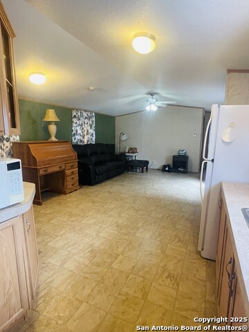 Listing photo id 7 for 102 Fourth St & 20010 Fm 471 S
