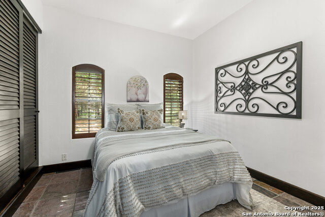 Image 21 of 31 For 317 Park Ridge