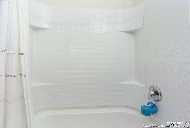 Listing photo id 12 for 7726 Watersedge