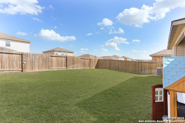 Listing photo id 13 for 7726 Watersedge