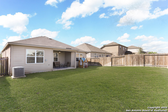 Listing photo id 14 for 7726 Watersedge