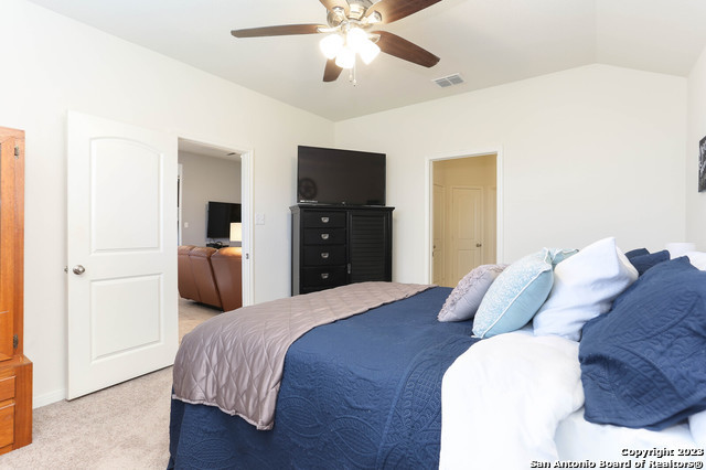 Listing photo id 6 for 7726 Watersedge