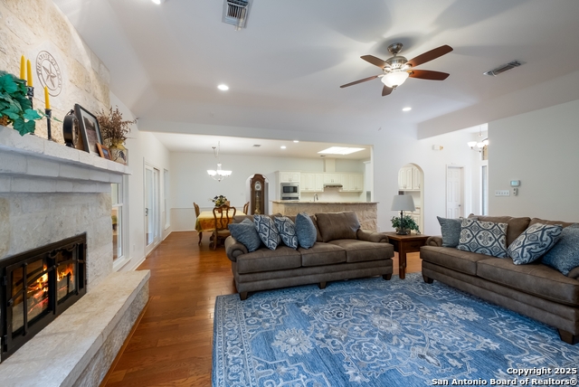 Listing photo id 8 for 418 River Mountain