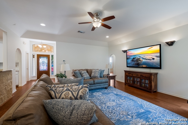 Listing photo id 5 for 418 River Mountain