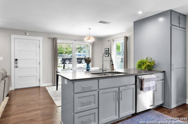 Listing photo id 8 for 1809 10th W