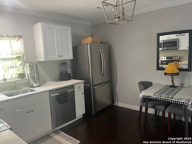 Listing photo id 22 for 1809 10th W