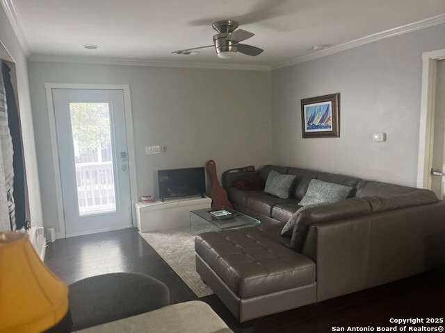 Listing photo id 24 for 1809 10th W