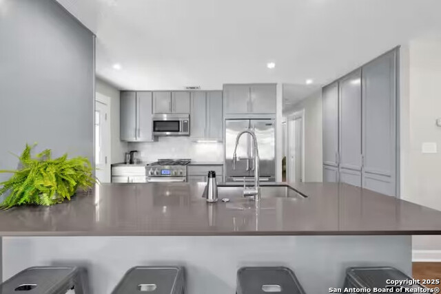 Listing photo id 5 for 1809 10th W
