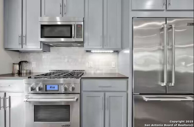 Listing photo id 7 for 1809 10th W