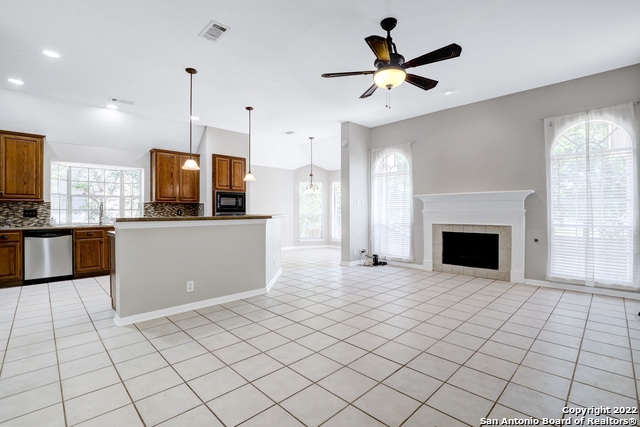 Image 13 of 25 For 8422 Blackcastle Dr