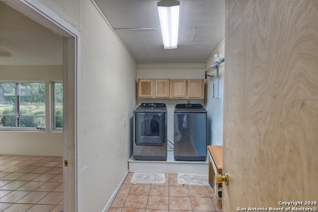 Listing photo id 9 for 758 High N 