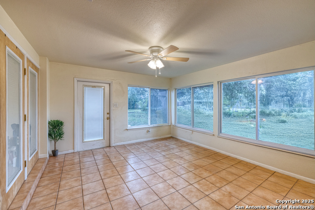 Listing photo id 10 for 758 High N 