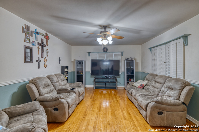 Listing photo id 2 for 758 High N 