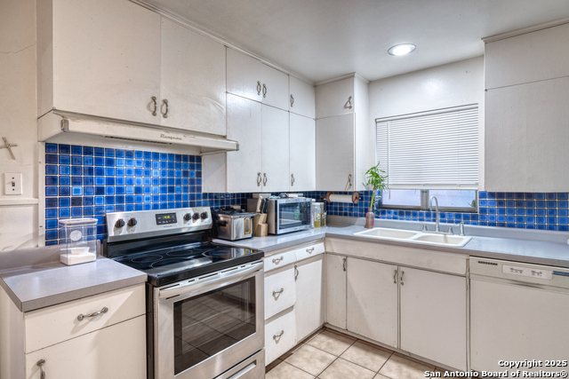 Listing photo id 4 for 758 High N 