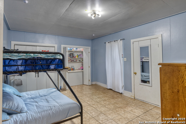 Listing photo id 5 for 758 High N 